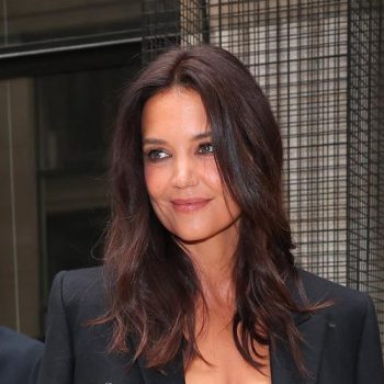 katie-holmes-leren-jurk-en-chunky-schoenen-zijn-ideaal-voor-de-herfst-225612