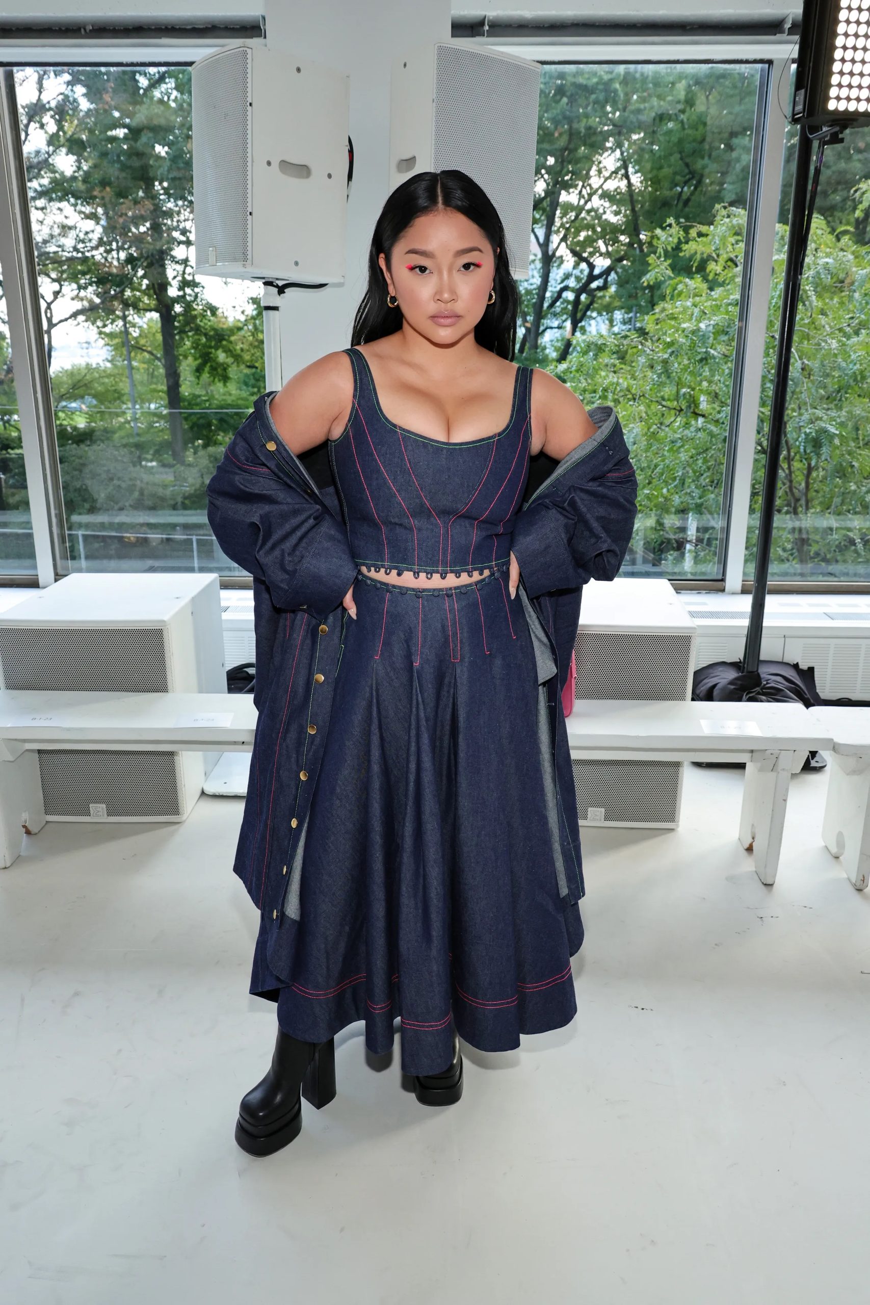 Lana Condor bij Prabal Gurung