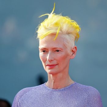 tilda-swintons-neongele-haar-in-venetie-heeft-een-bijzondere-betekenis-222157