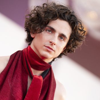 timothee-chalamet-staat-als-eerste-man-alleen-op-cover-britse-vogue-223582