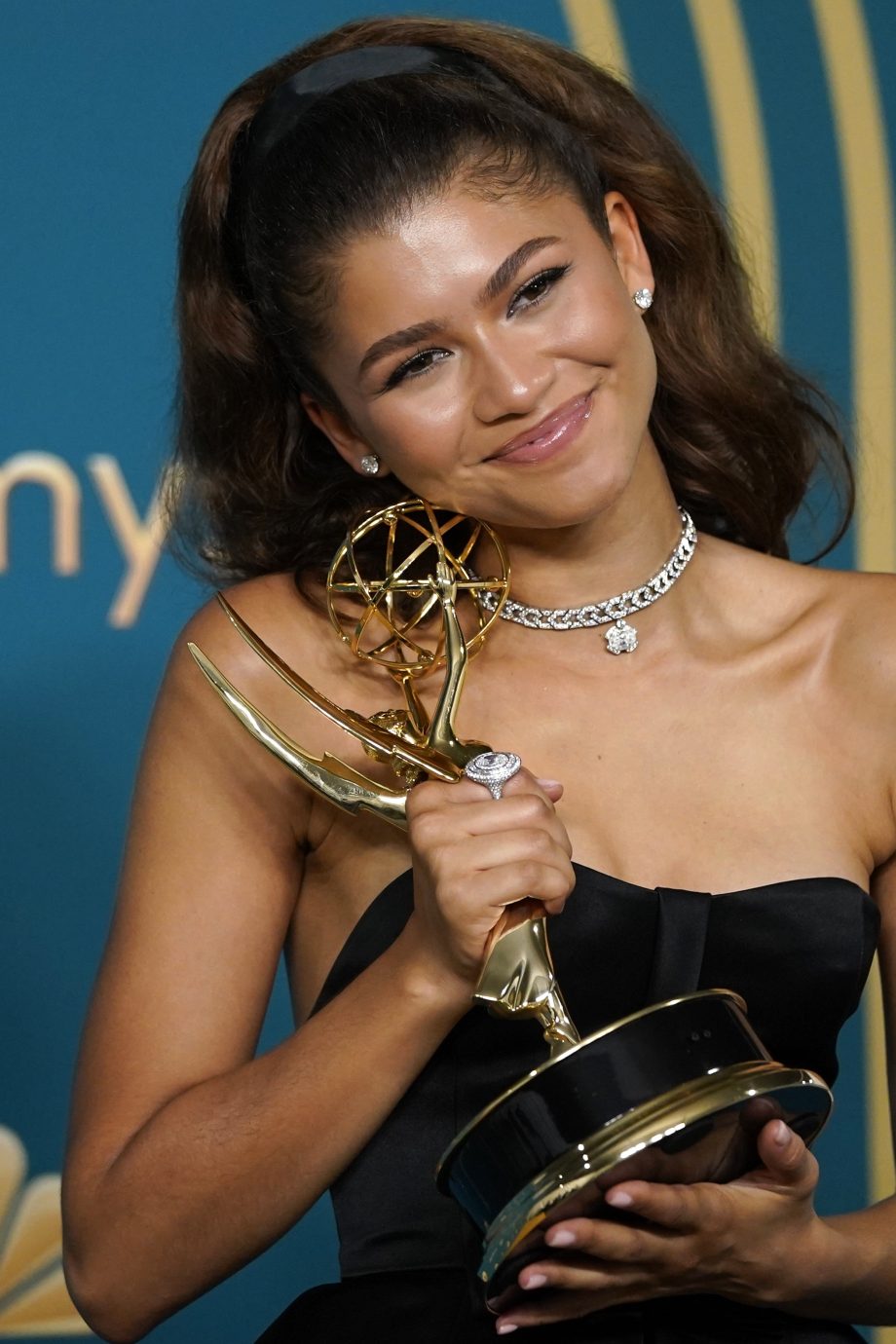 zendaya-schrijft-opnieuw-geschiedenis-tijdens-emmy-awards-2022-222902