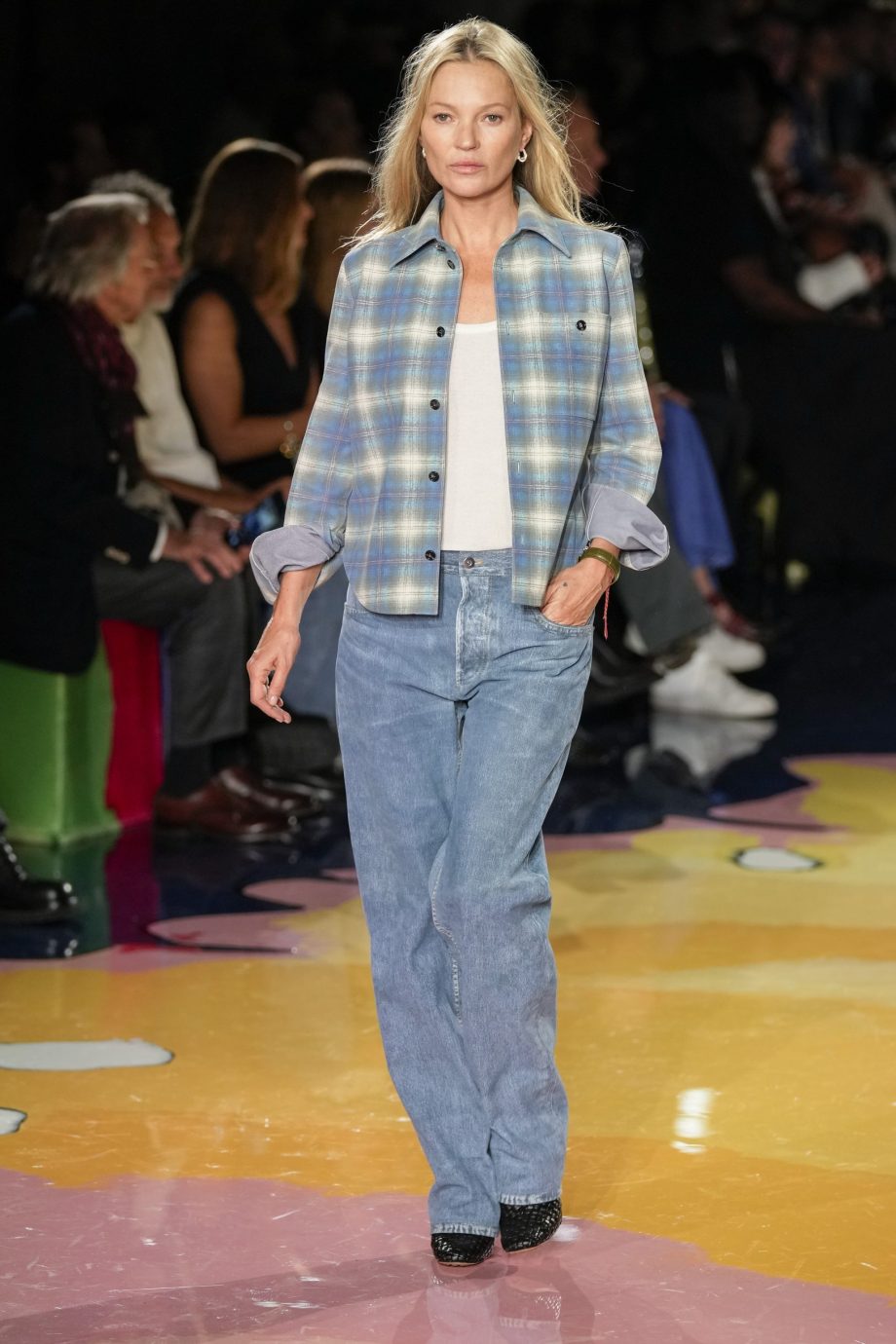 deze-modellen-uit-de-80s-en-90s-schitterden-op-de-catwalk-tijdens-fashion-month-226056