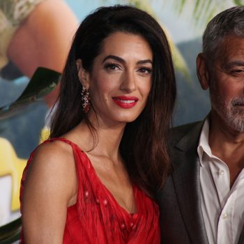 amal-clooney-draagt-opnieuw-een-prachtige-vintage-jurk-op-de-rode-loper-228358