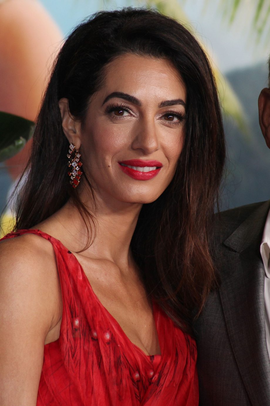 amal-clooney-draagt-opnieuw-een-prachtige-vintage-jurk-op-de-rode-loper-228358