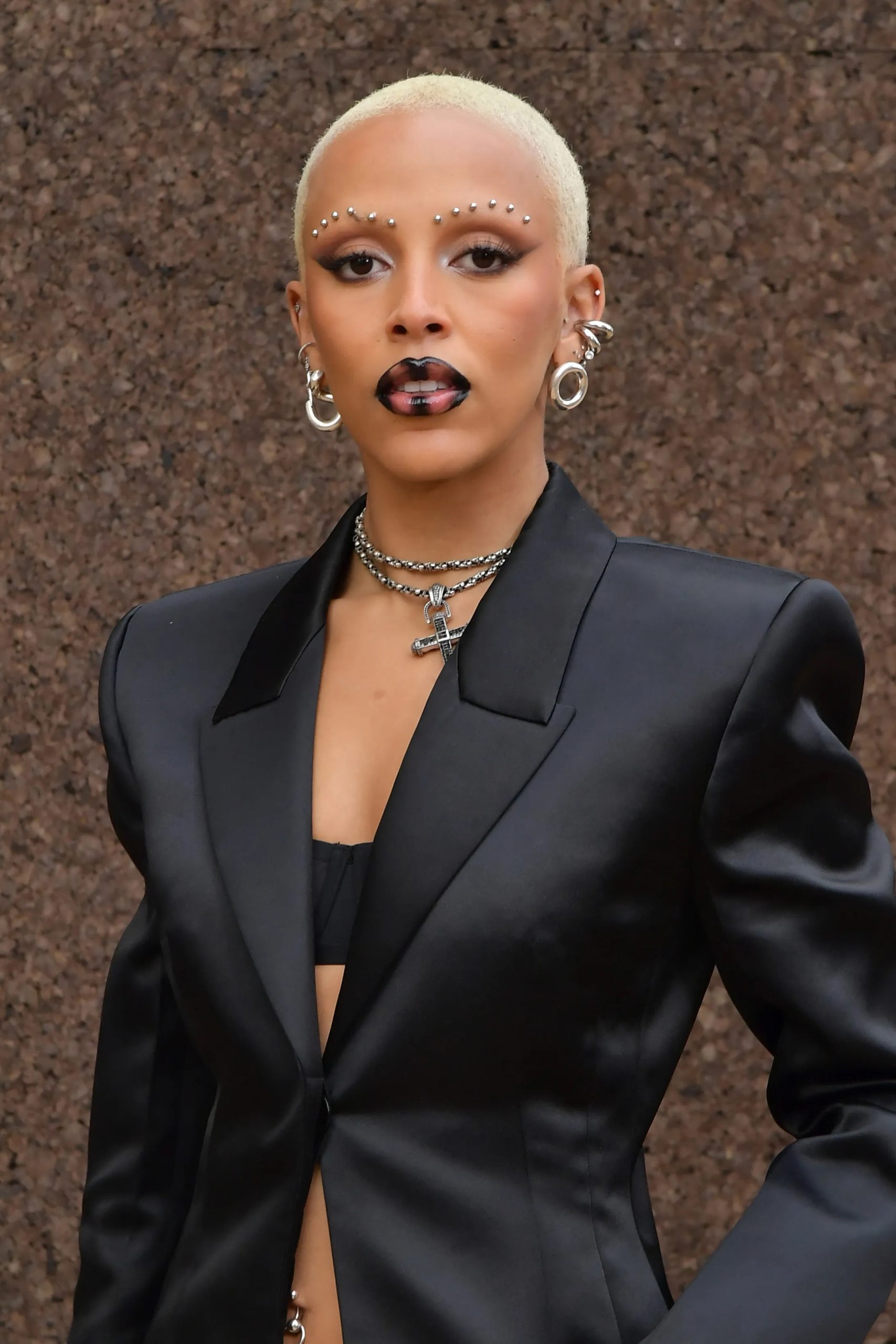 Beautylooks van Doja Cat tijdens Paris Fashion Week