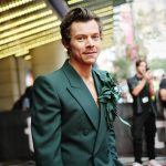 Harry Styles in een groen pak bij TIFF 2022