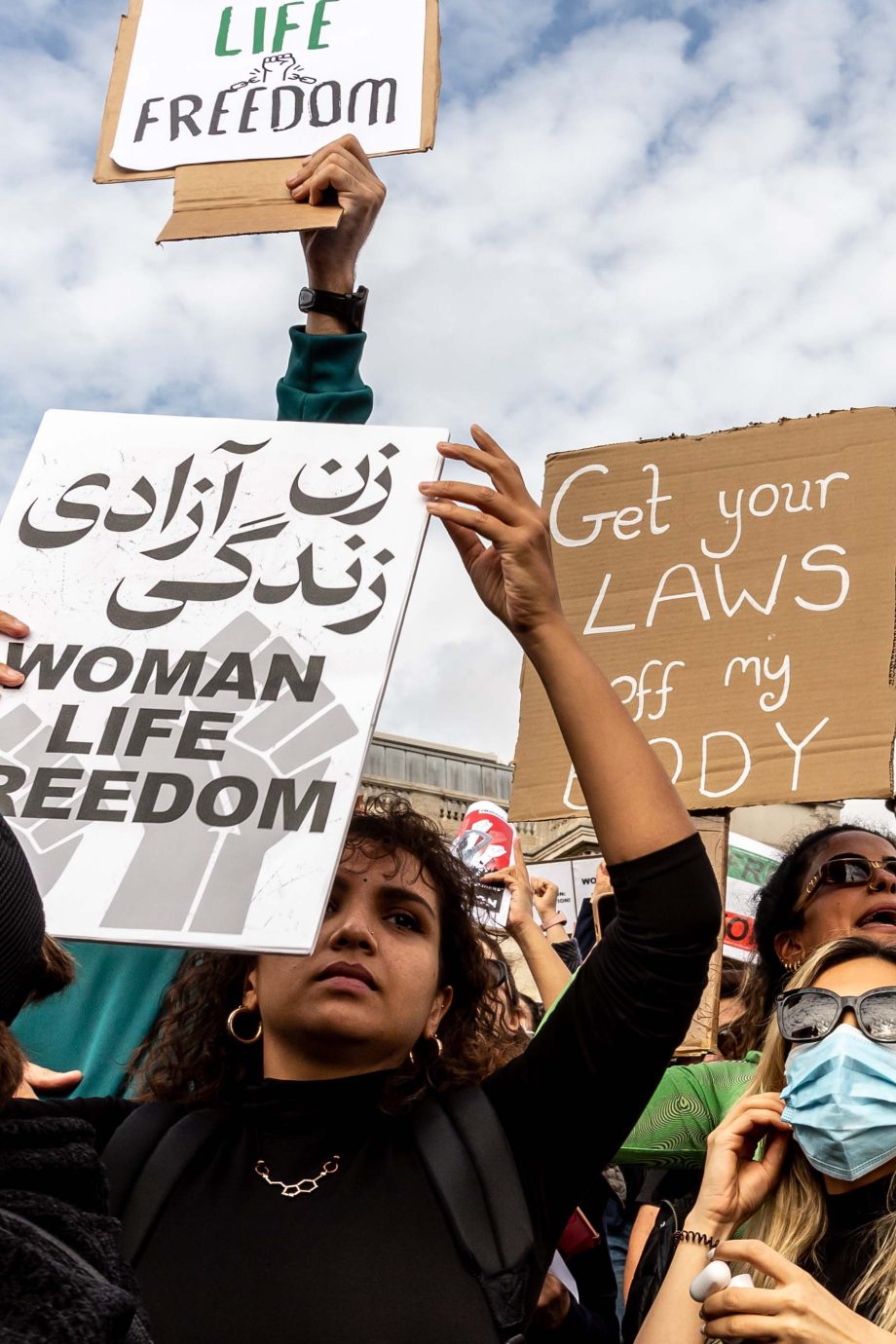 deze-20-nederlandse-vrouwen-roepen-op-tot-actie-voor-de-vrouwen-in-iran-227040