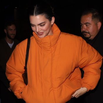 de-pumpkin-spice-kleurige-puffer-van-kendall-jenner-schreeuwt-herfst-228568