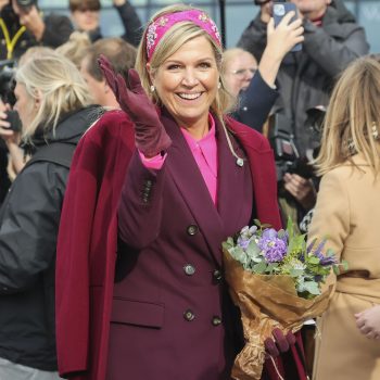 de-roze-haarband-die-koningin-maxima-in-zweden-droeg-is-van-dit-betaalbare-merk-227808