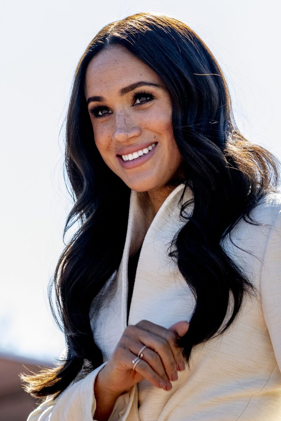 meghan-markle-interviewt-paris-hilton-over-dom-blondje-stereotype-in-podcast-228301