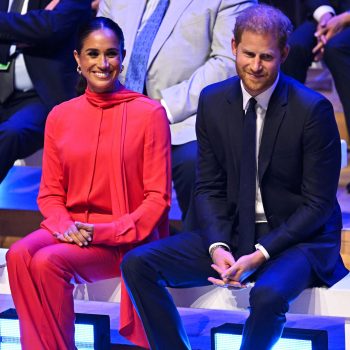 meghan-markle-en-prins-harry-houden-hand-vast-op-nooit-eerder-vertoonde-portretfotos-225904