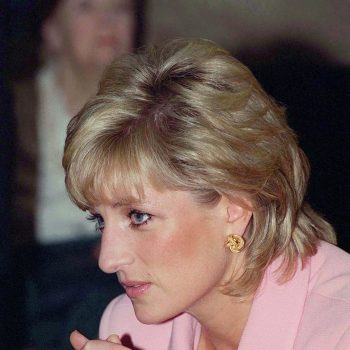 prinses-diana-droeg-deze-kleur-nagellak-om-een-statement-te-maken-229293