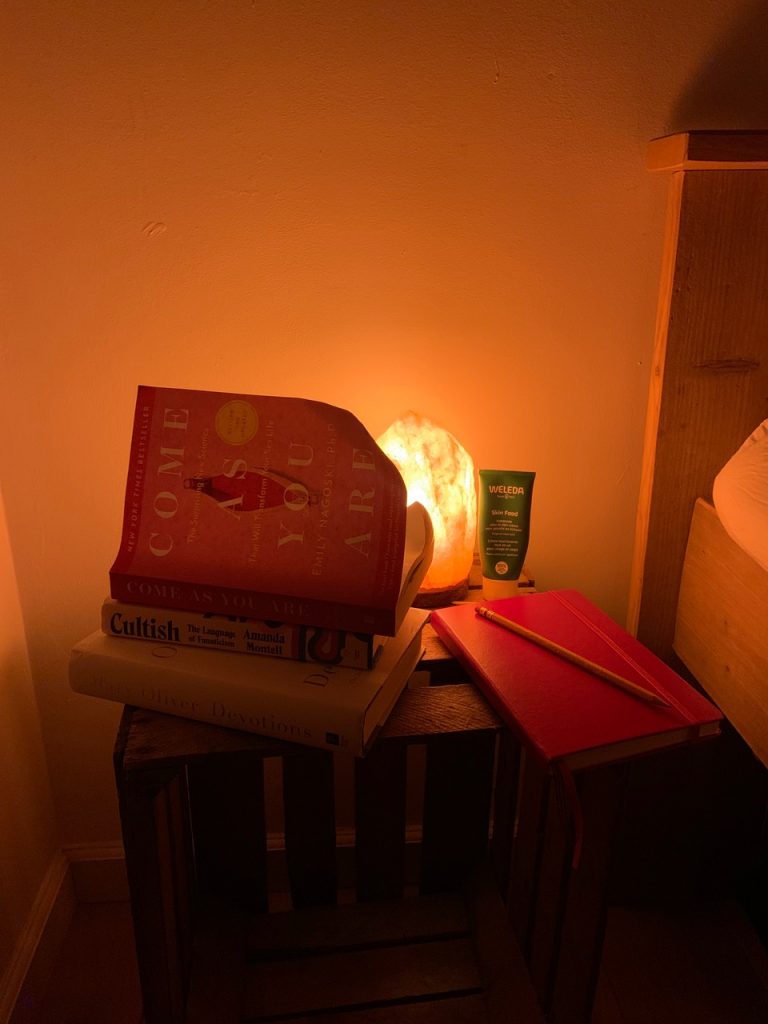 Skincare van model Jewaria Luu