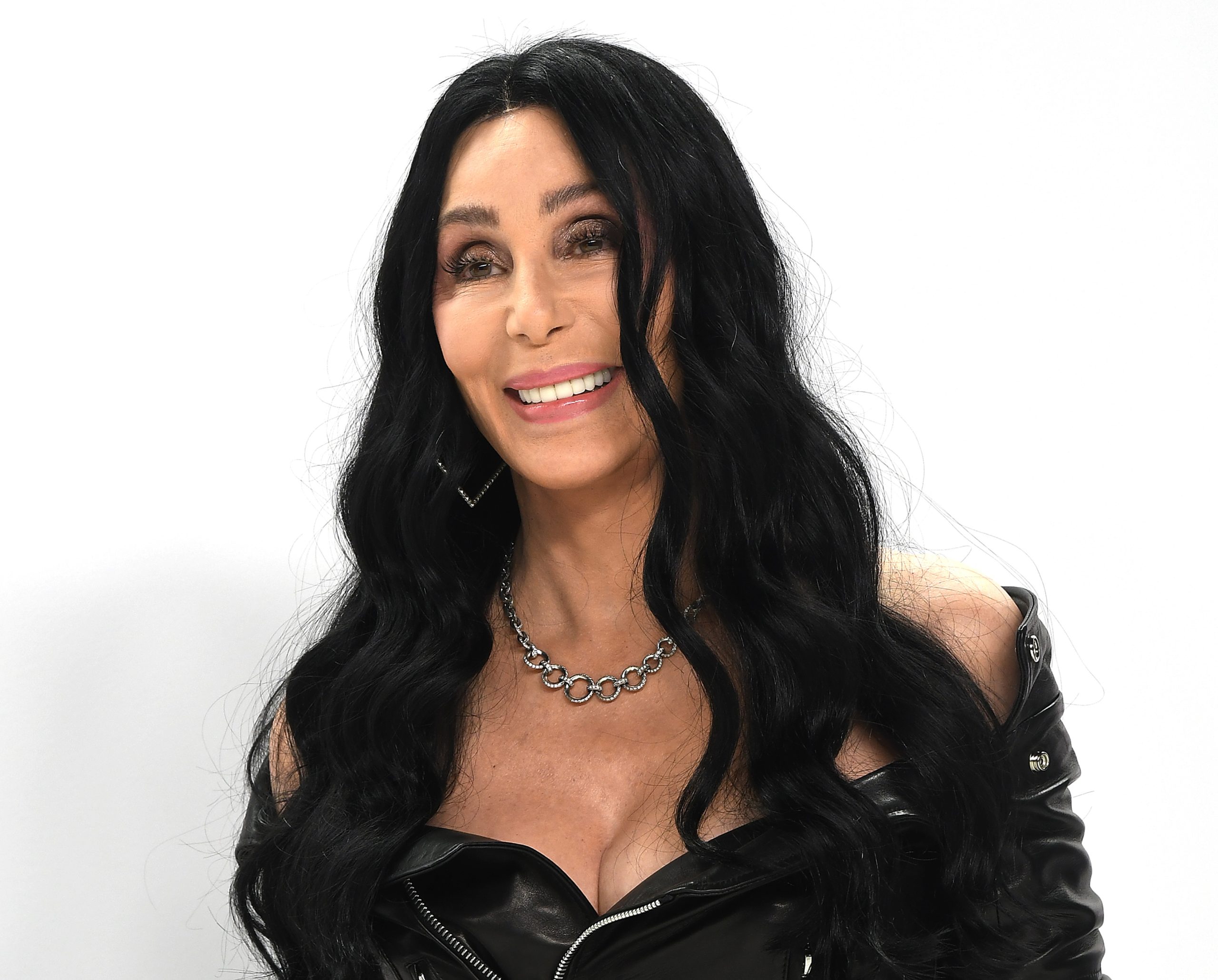 Cher is het gezicht van Balmain én ze heeft een nieuwe vriend