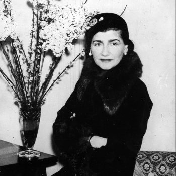 gabrielle-coco-chanel-overleed-52-jaar-geleden-deze-tentoonstelling-over-haar-carriere-wil-je-zien-237901