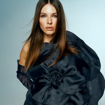 van-ultralang-tot-lbd-12-zwarte-jurken-die-partyproof-zijn-voor-je-kerstgala-276596