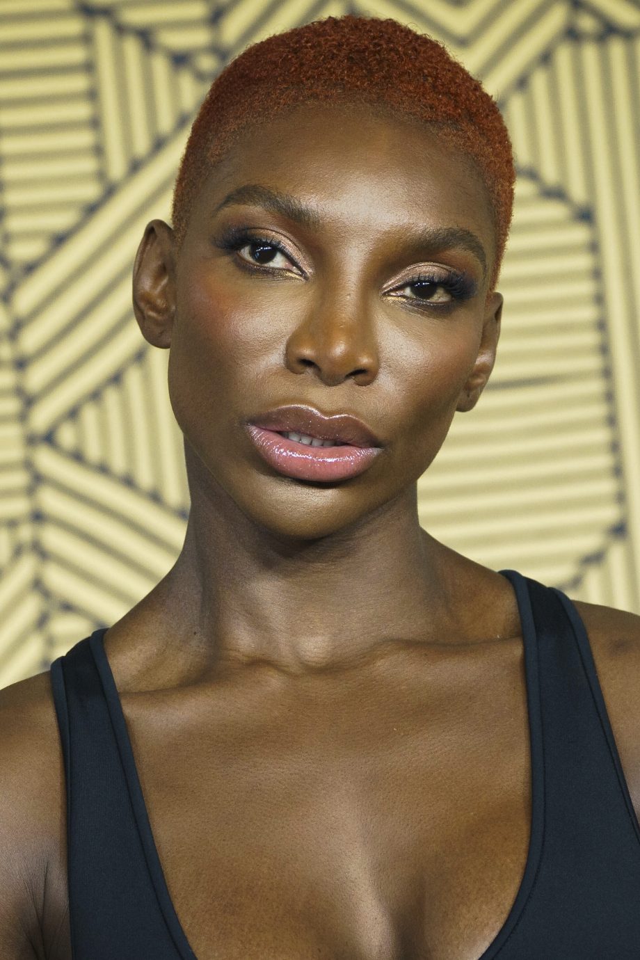 riccardo-tisci-ontwerpt-eerste-solowerk-voor-michaela-coel-229950