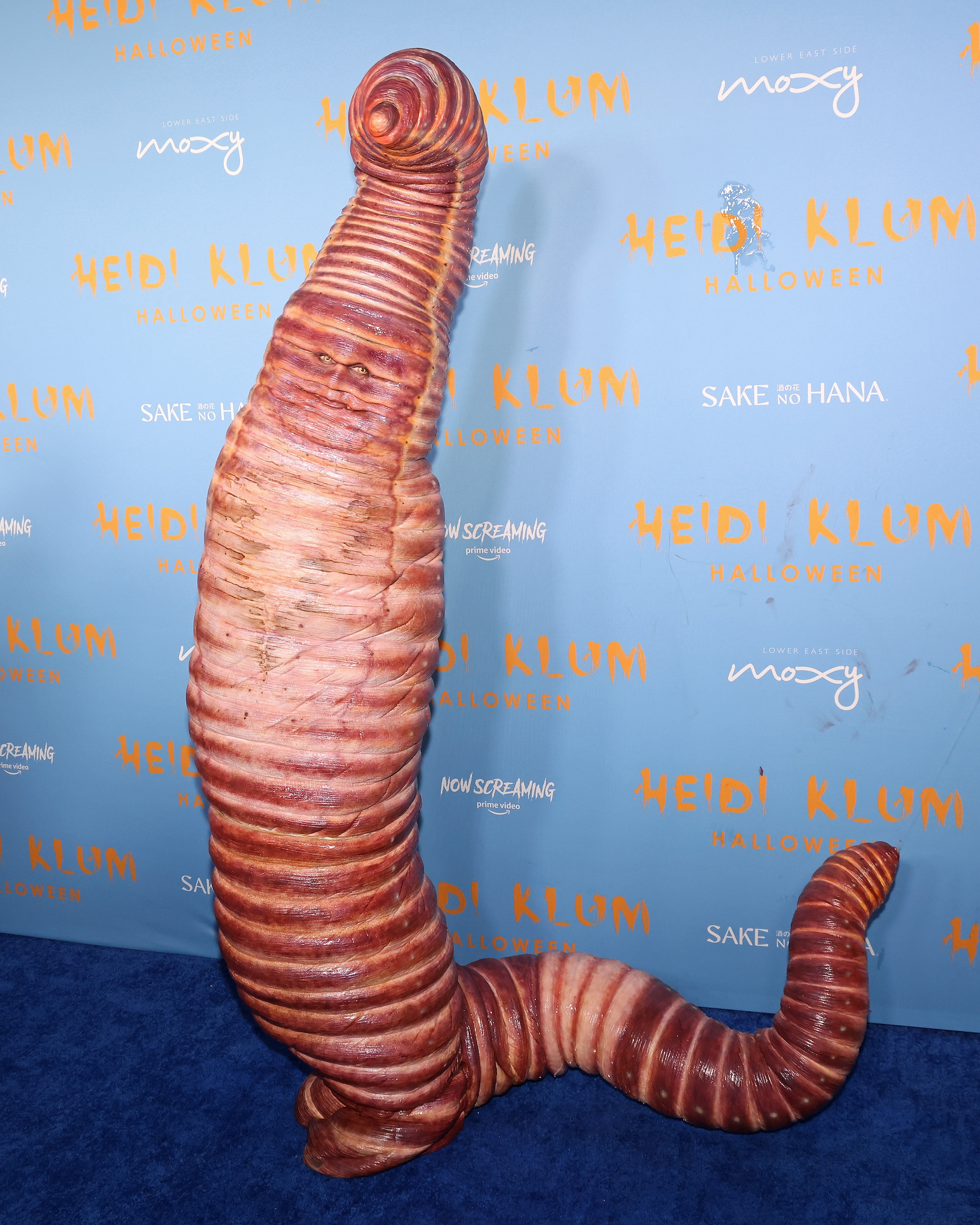 Heidi Klum verkleed als worm