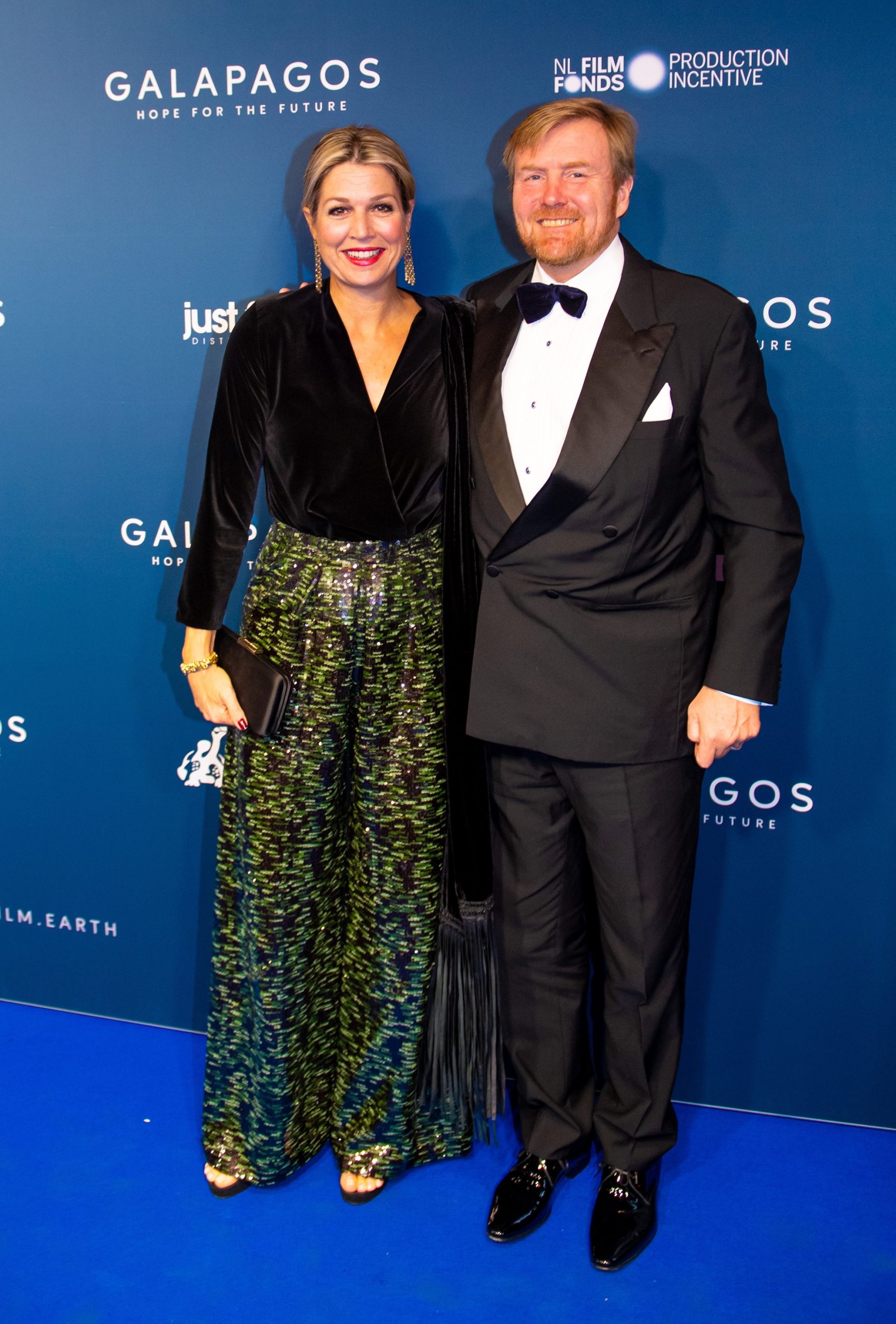 Máxima draagt een groene paillettenbroek, een van haar beste feestlooks