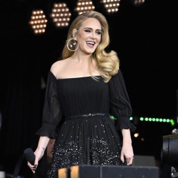 adele-draagt-het-eerste-ontwerp-van-harris-reed-voor-nina-ricci-235586