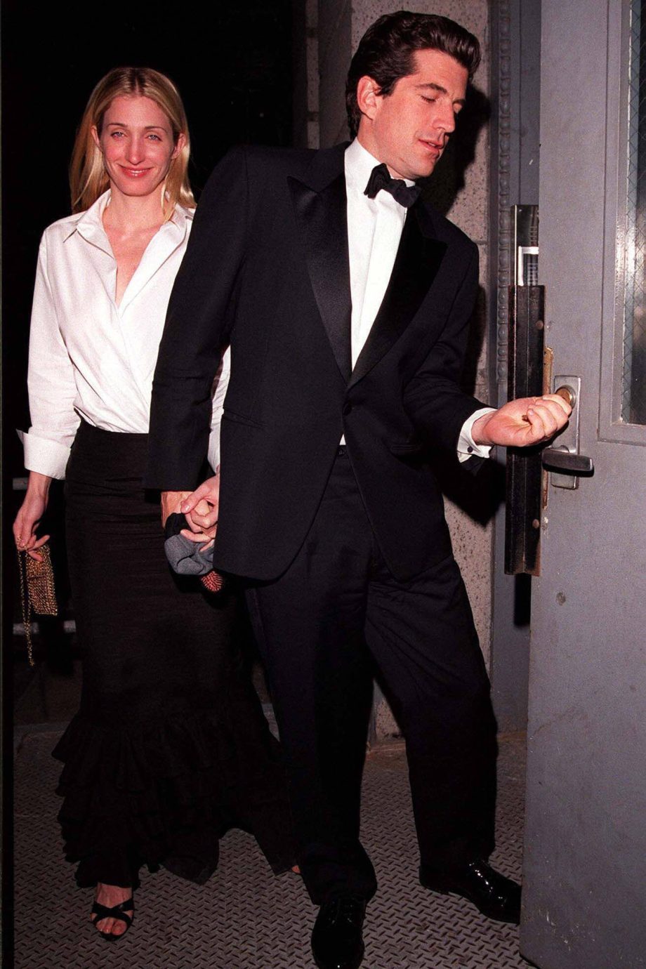 carolyn-bessette-kennedys-favoriete-nineties-item-is-terug-on-trend-de-maxirok-235956