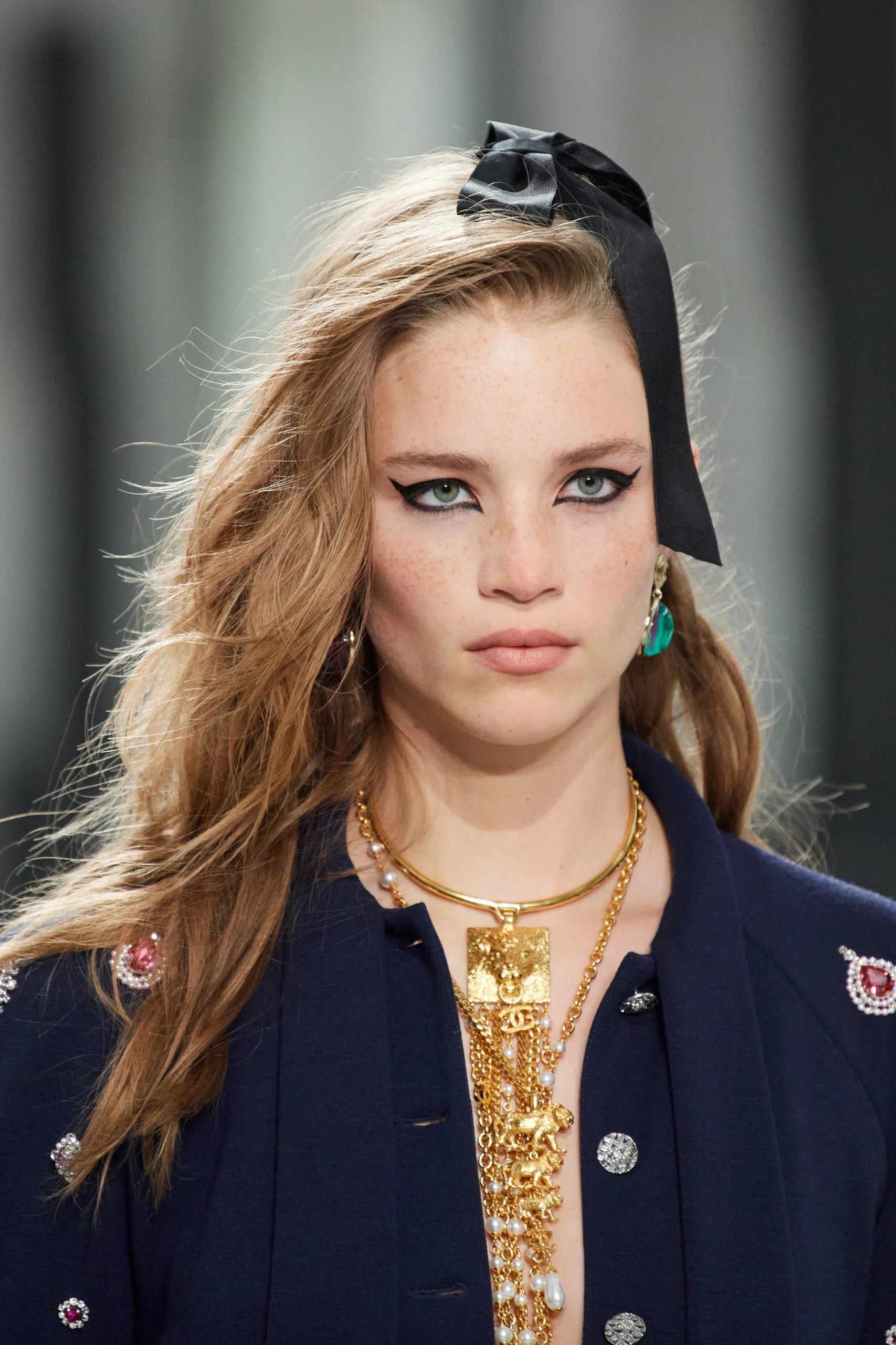 Een van de beautylooks van Chanel Métiers d'Art 2022