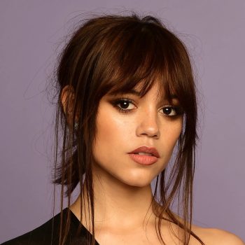 jenna-ortega-deelt-grootmoeders-beautytip-tegen-oneffenheden-236447