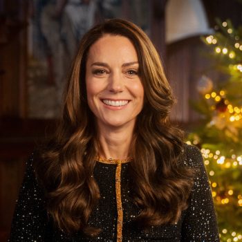 kate-middleton-viert-koninklijk-kerstconcert-in-feestelijk-knitwear-236238