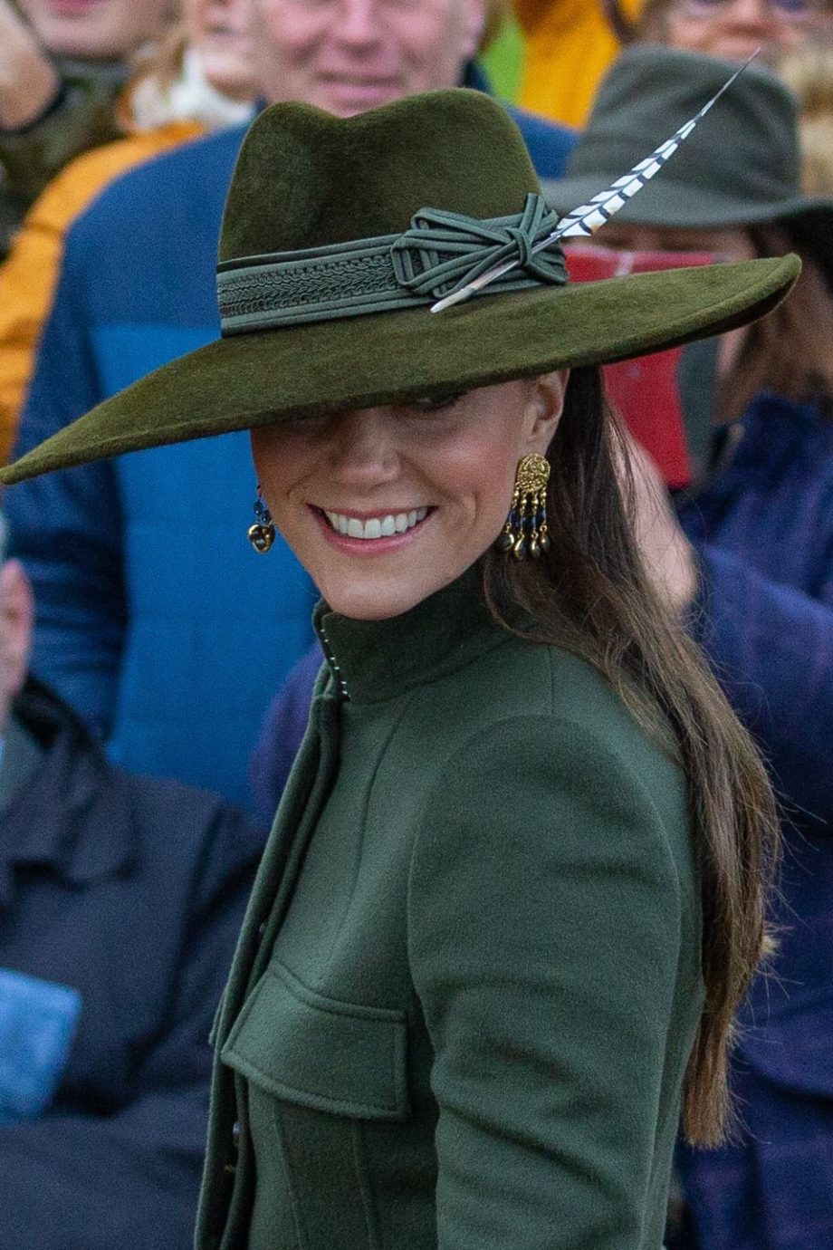 kate-middleton-draagt-alexander-mcqueen-tijdens-kerstmis-in-sandringham-236381