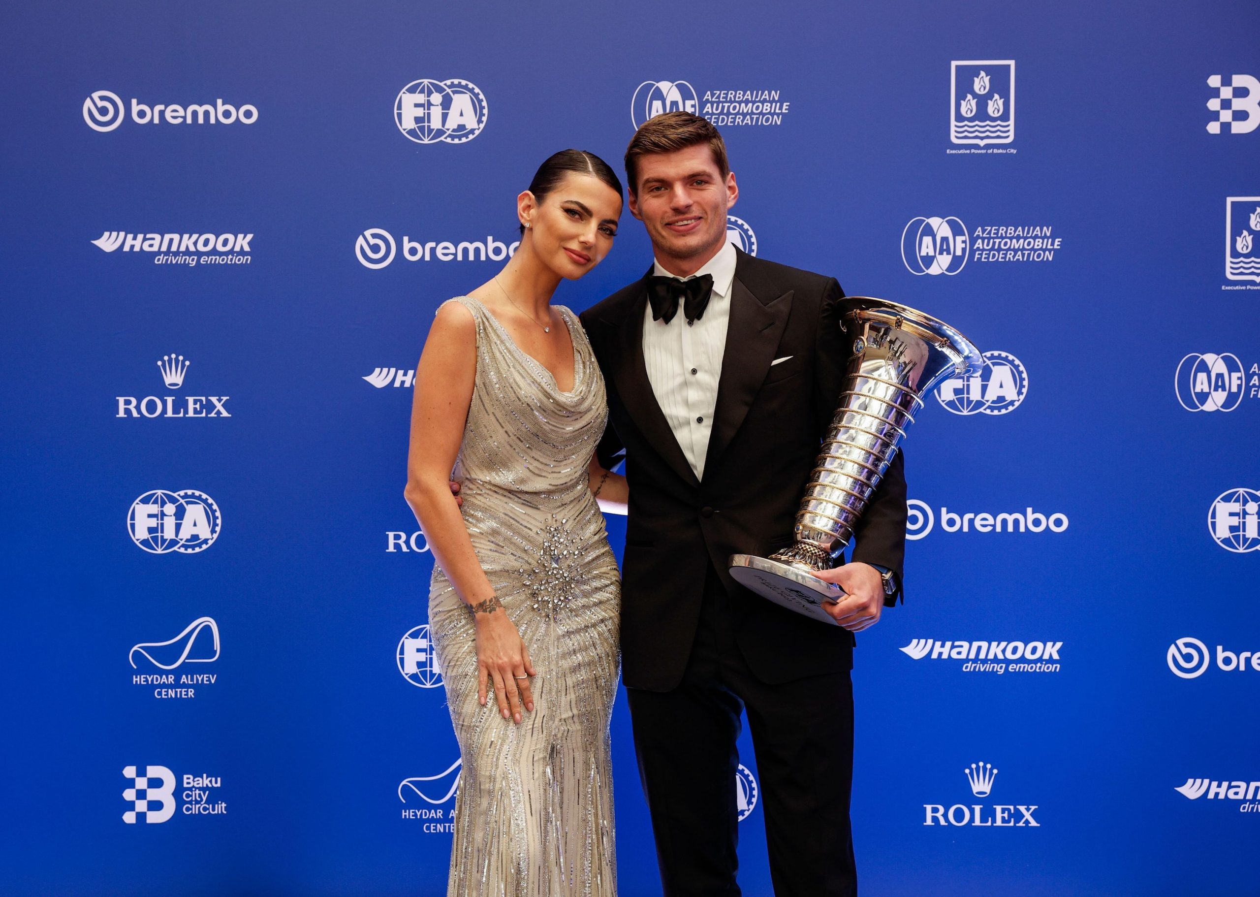 Kelly en Max tijdens de FIA-prijsuitreiking van 2023 in Baky, Azerbeidzjan in december 2023