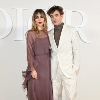 robert-pattinson-en-suki-waterhouse-verschijnen-voor-het-eerst-als-koppel-op-de-rode-loper-233554