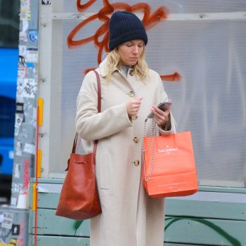 de-cozy-winterlaarzen-van-sienna-miller-zijn-nog-gewaagder-dan-uggs-233178