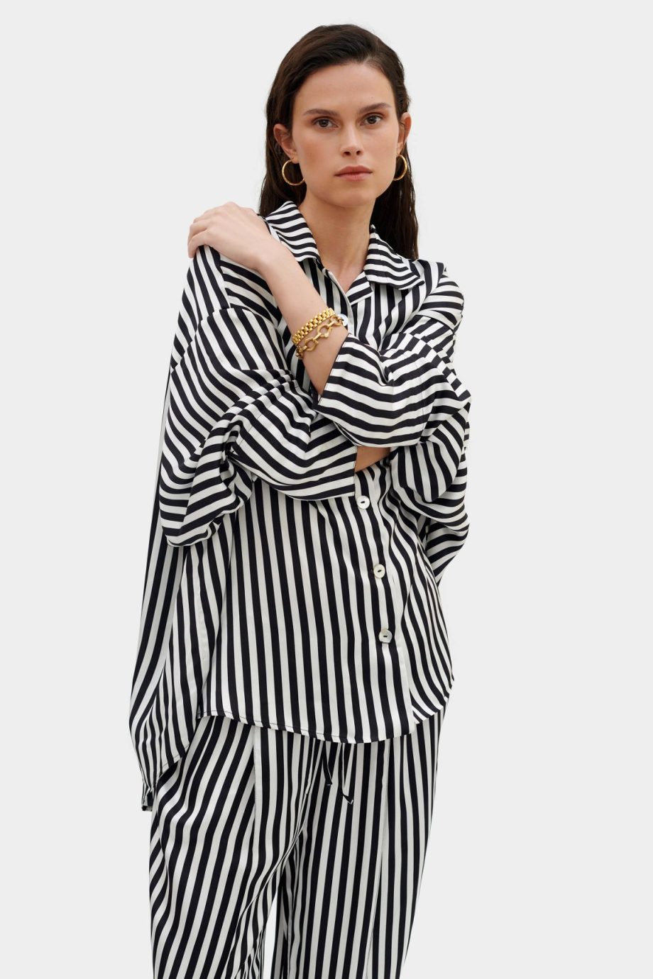 9-pyjamas-en-loungewearsets-om-het-nieuwe-jaar-cozy-in-te-beginnen-237029