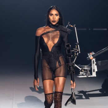 nederlands-model-gia-bab-is-de-definitie-van-fierce-bij-eerste-mugler-show-in-drie-jaar-240089