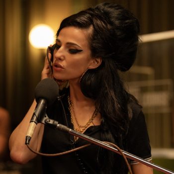 marisa-abela-is-het-evenbeeld-van-amy-winehouse-in-de-nieuwste-trailer-van-back-to-black-285229