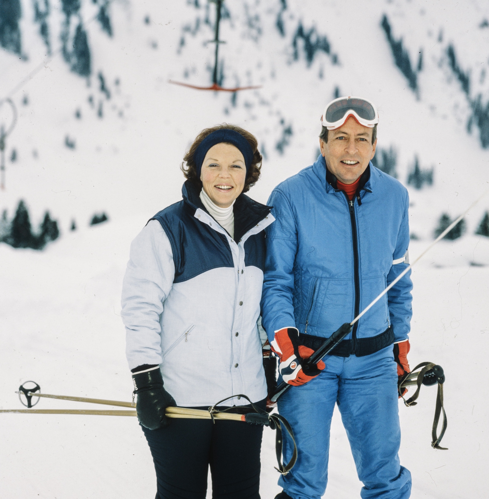 Beatrix en Claus in hun eighties ski-gear
