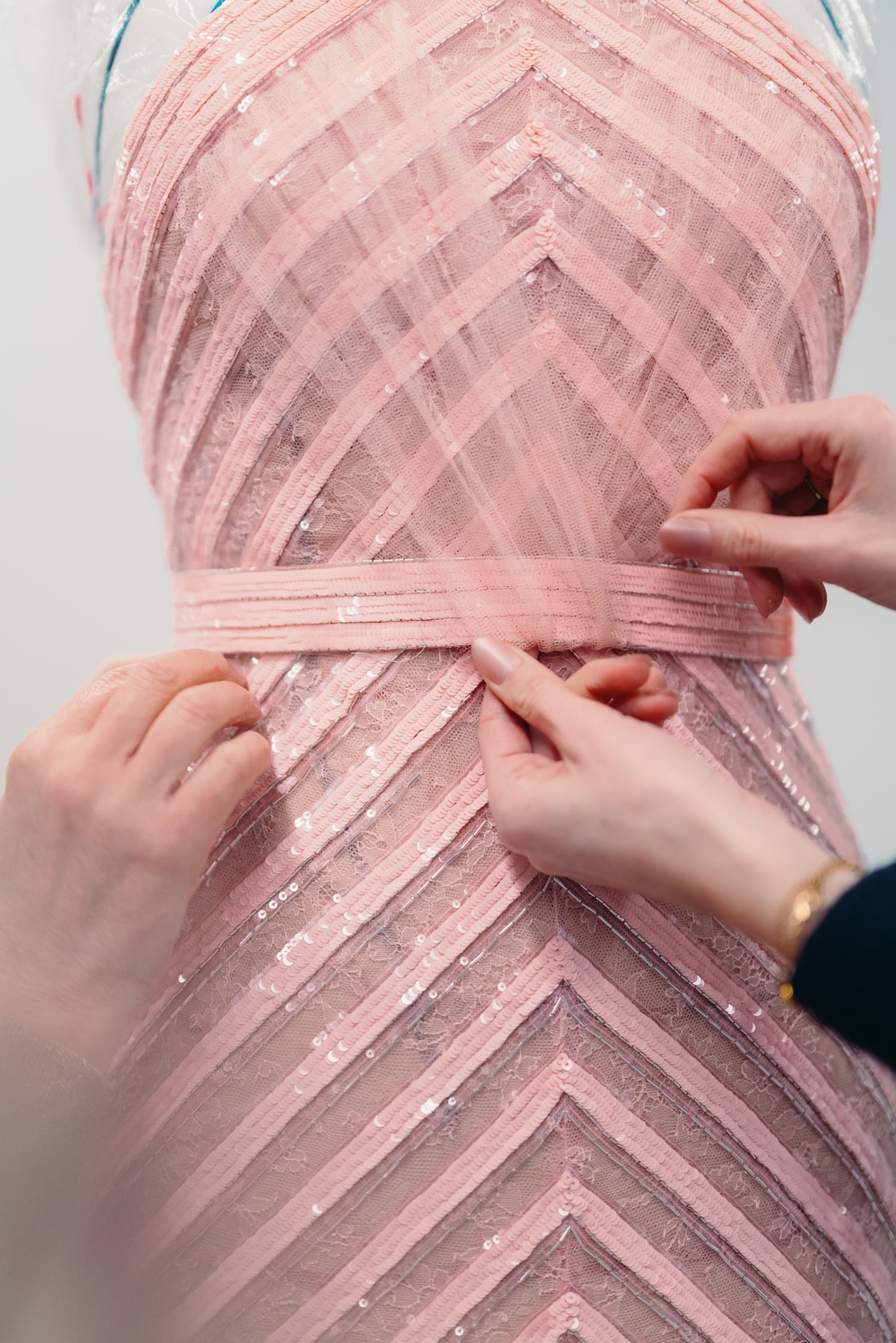 Chanel jurk van Margot Robbie voor de Golden Globes 2023