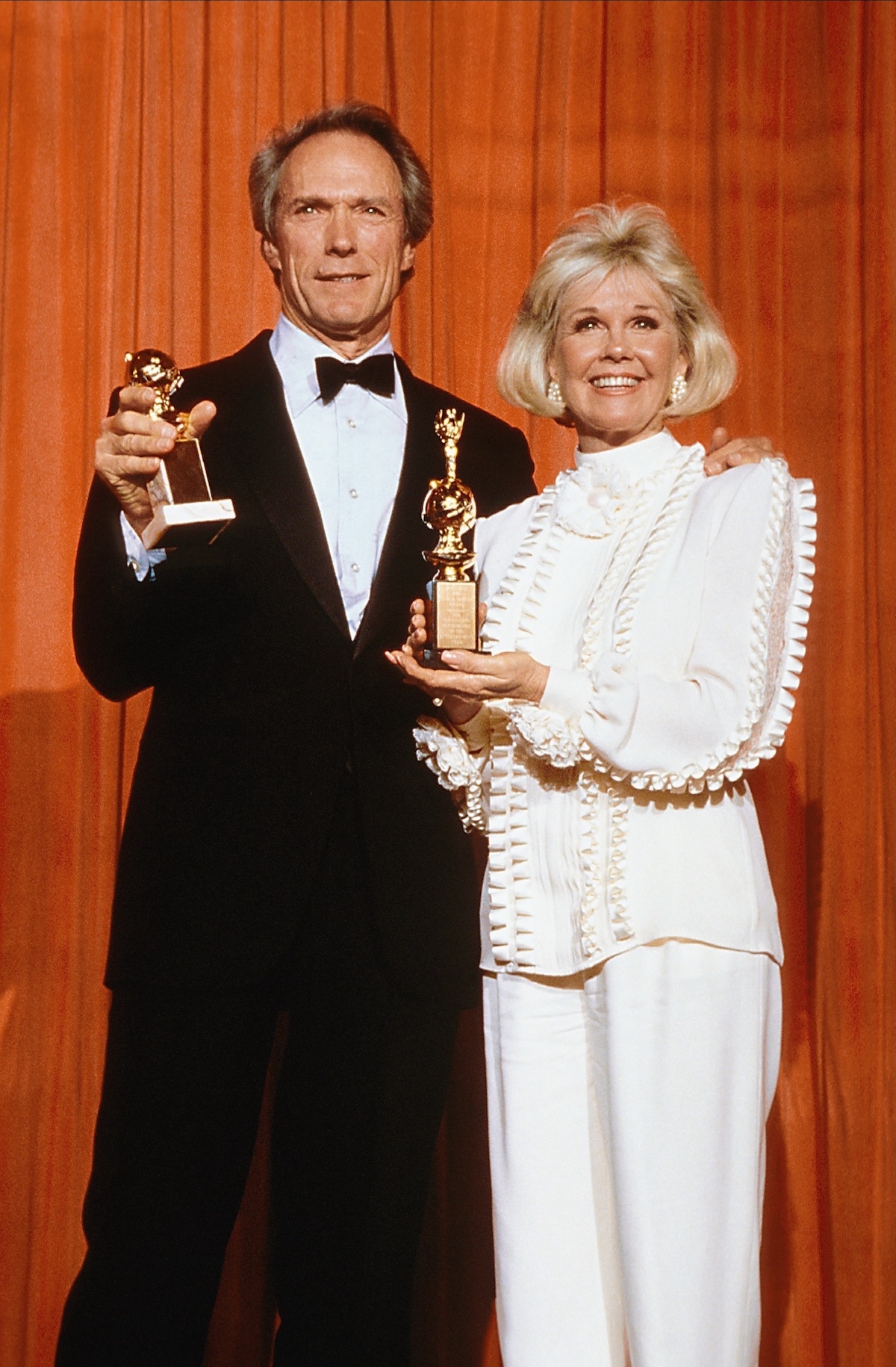 Clint Eastwood en Doris Day tijdens de Golden Globes in 1989