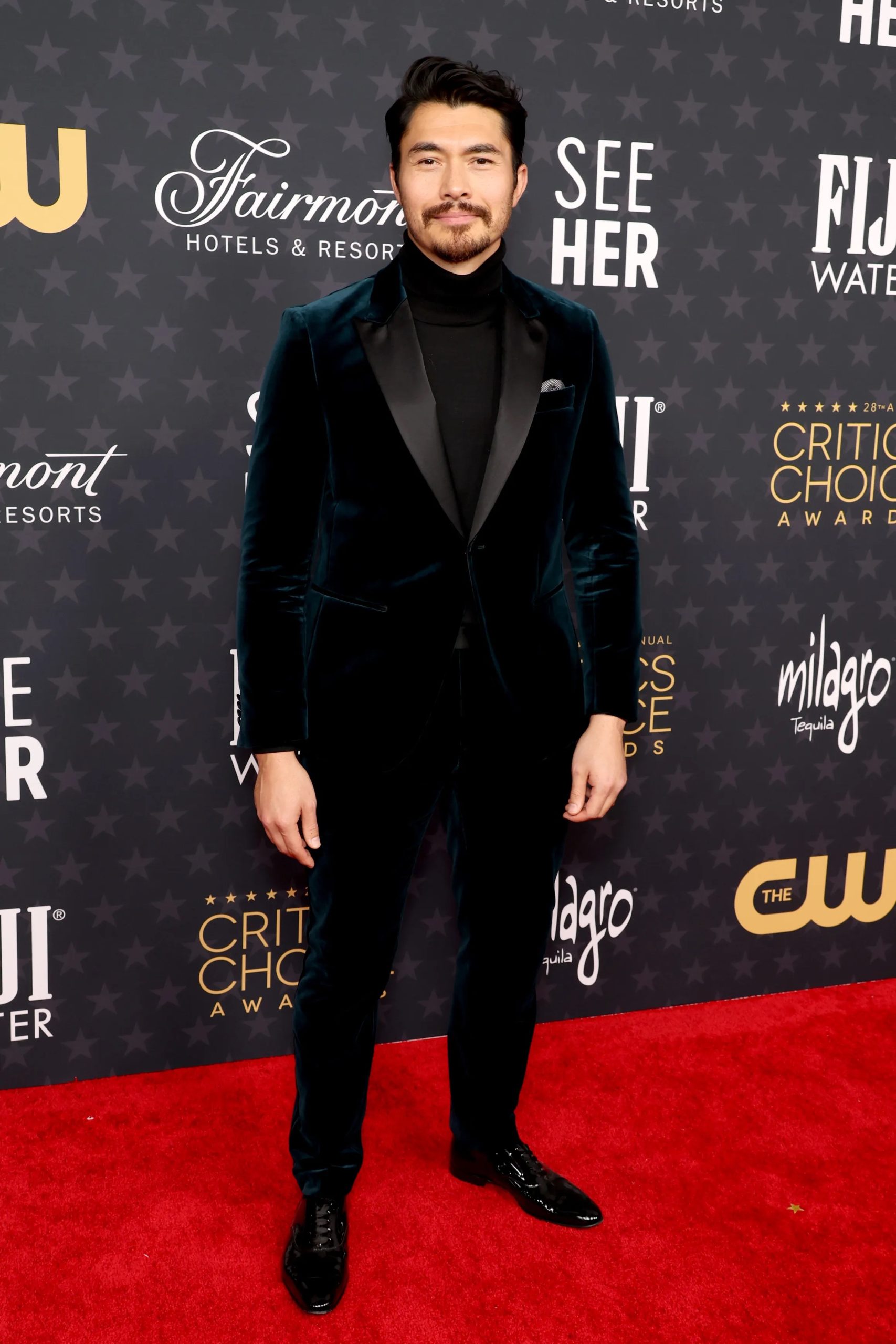 Henry Golding bij de Critics Choice Awards 2023