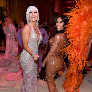 jennifer-lopez-kim-kardashian-en-oprah-poseren-samen-voor-nieuwe-a-lister-selfie-240234