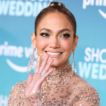 jennifer-lopez-draagt-de-naked-dress-beter-dan-wie-dan-ook-239274