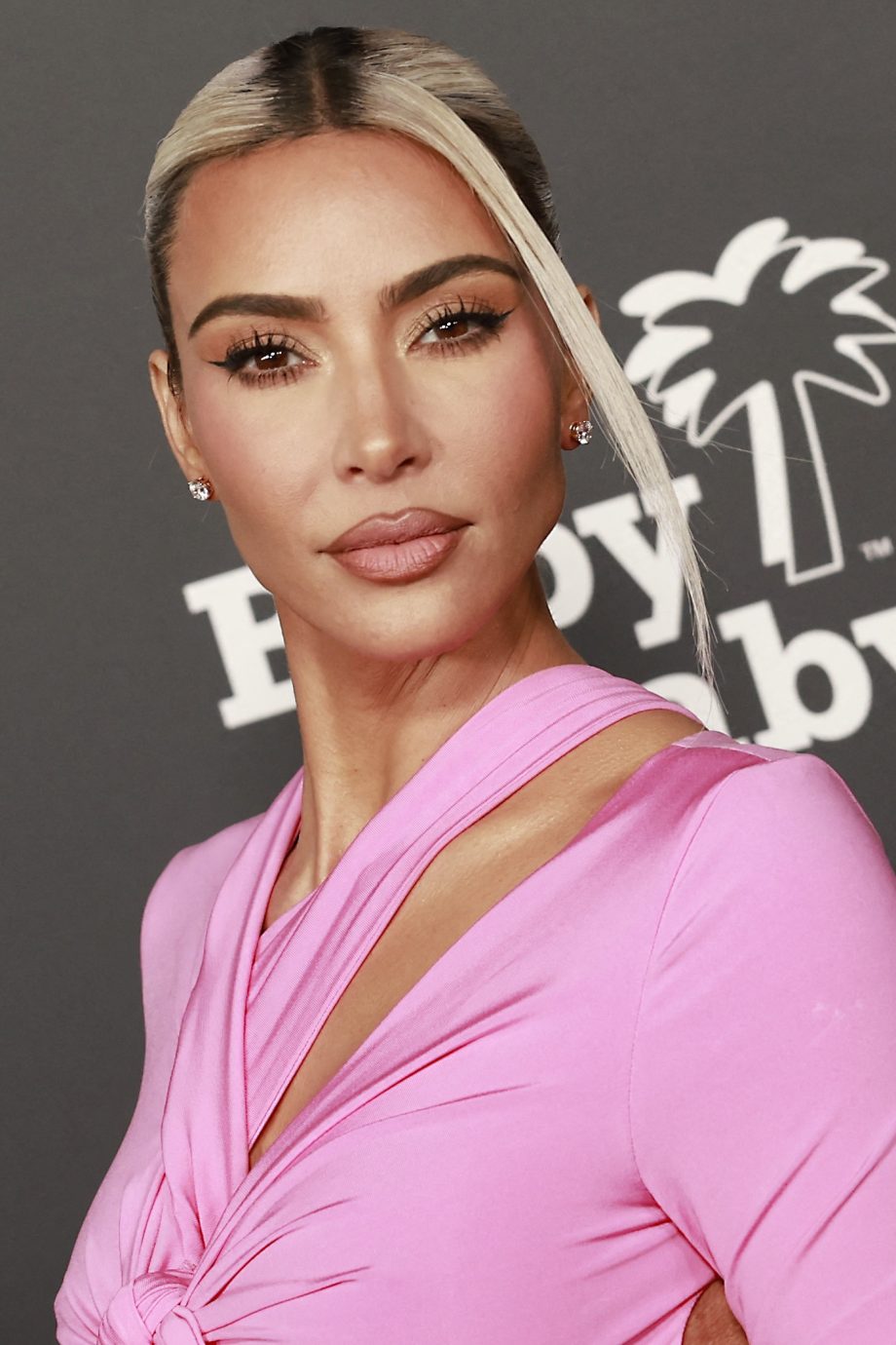 kim-kardashian-koopt-gigantisch-sieraad-van-prinses-diana-239270