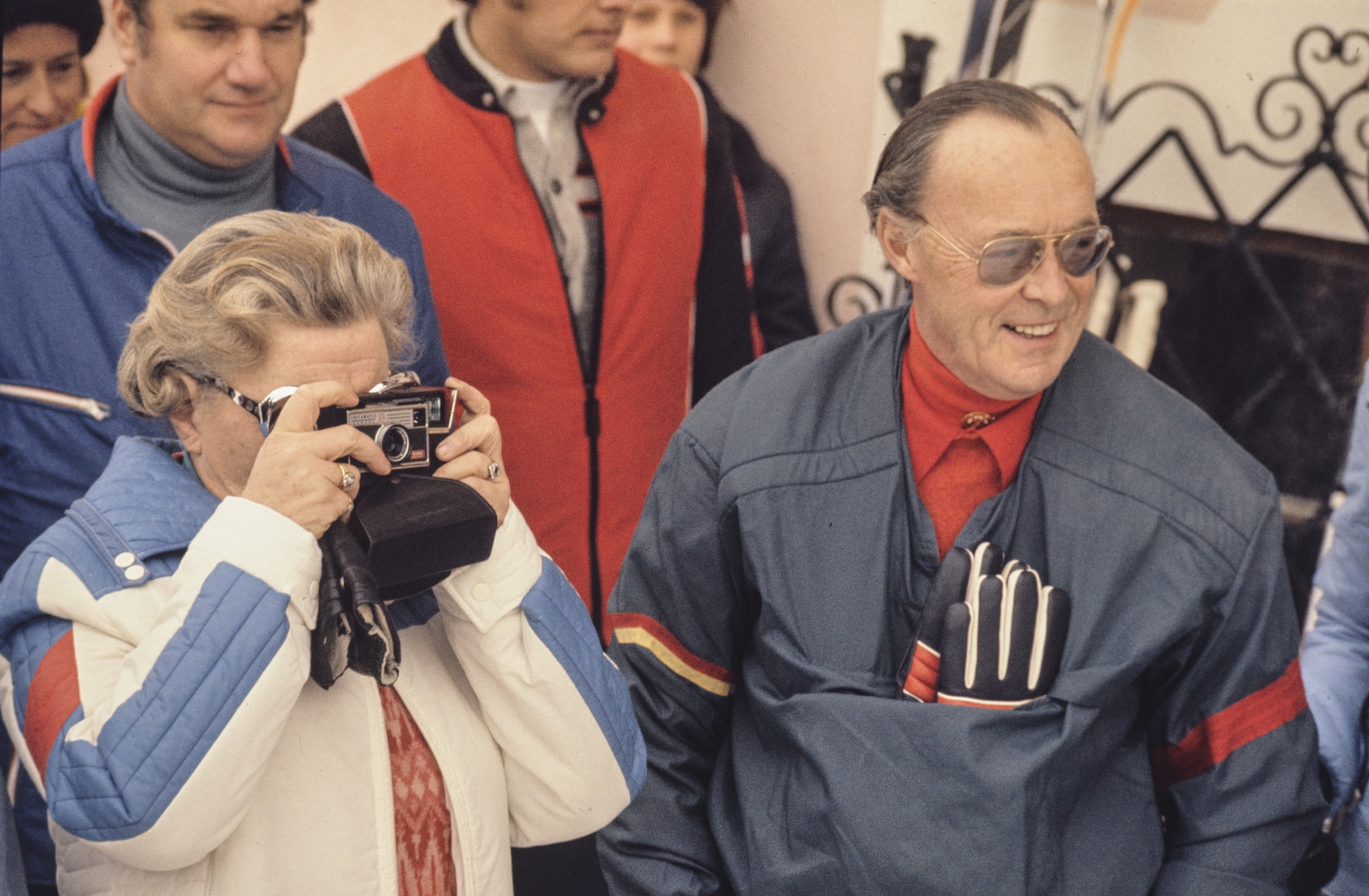 Koningin Juliana en prins Bernhard vieren niet alleen samen wintersportvakantie, maar ook hun 40-jarig huwelijk