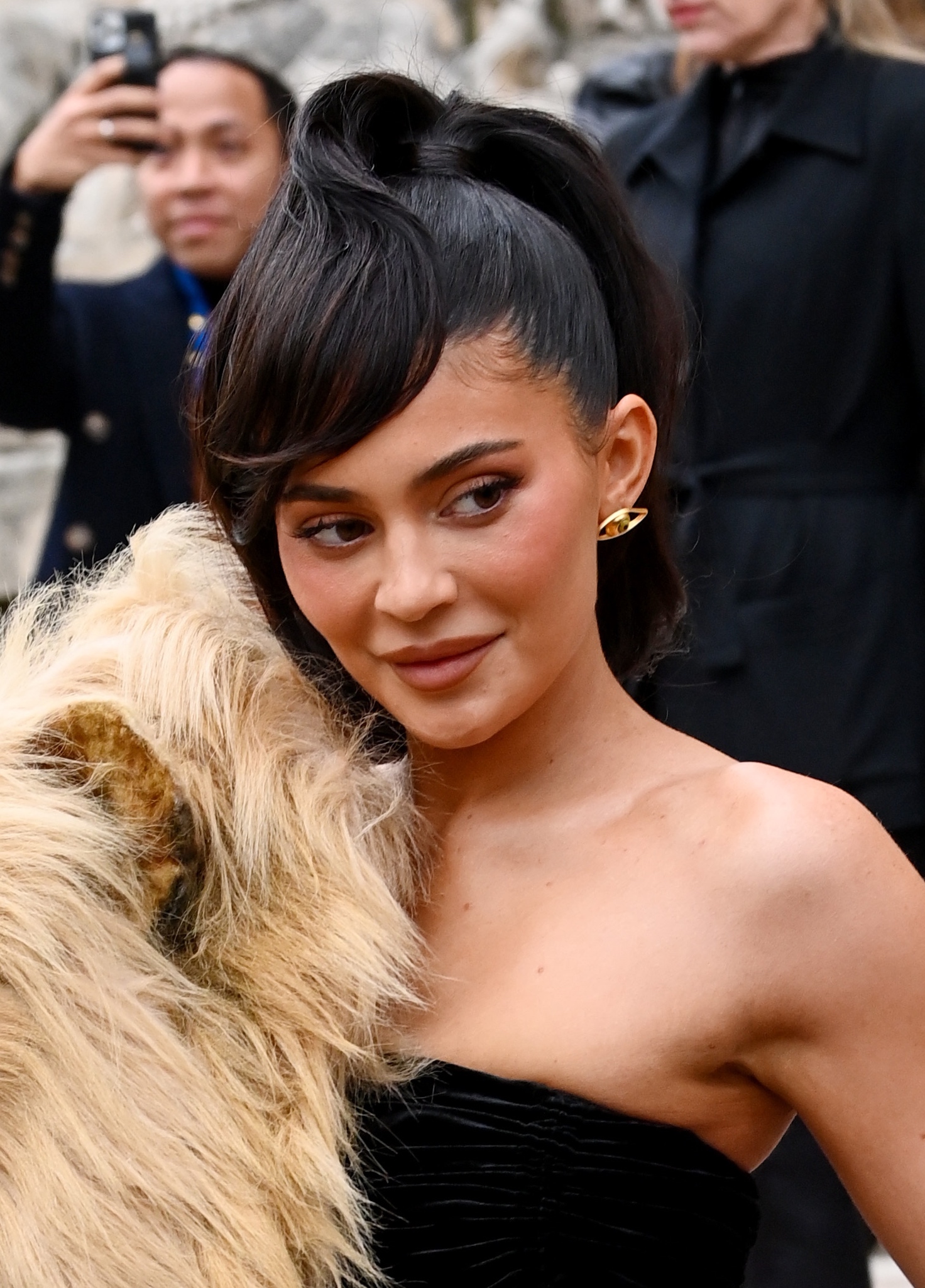 kylie jenner schiaparelli leeuwenkop