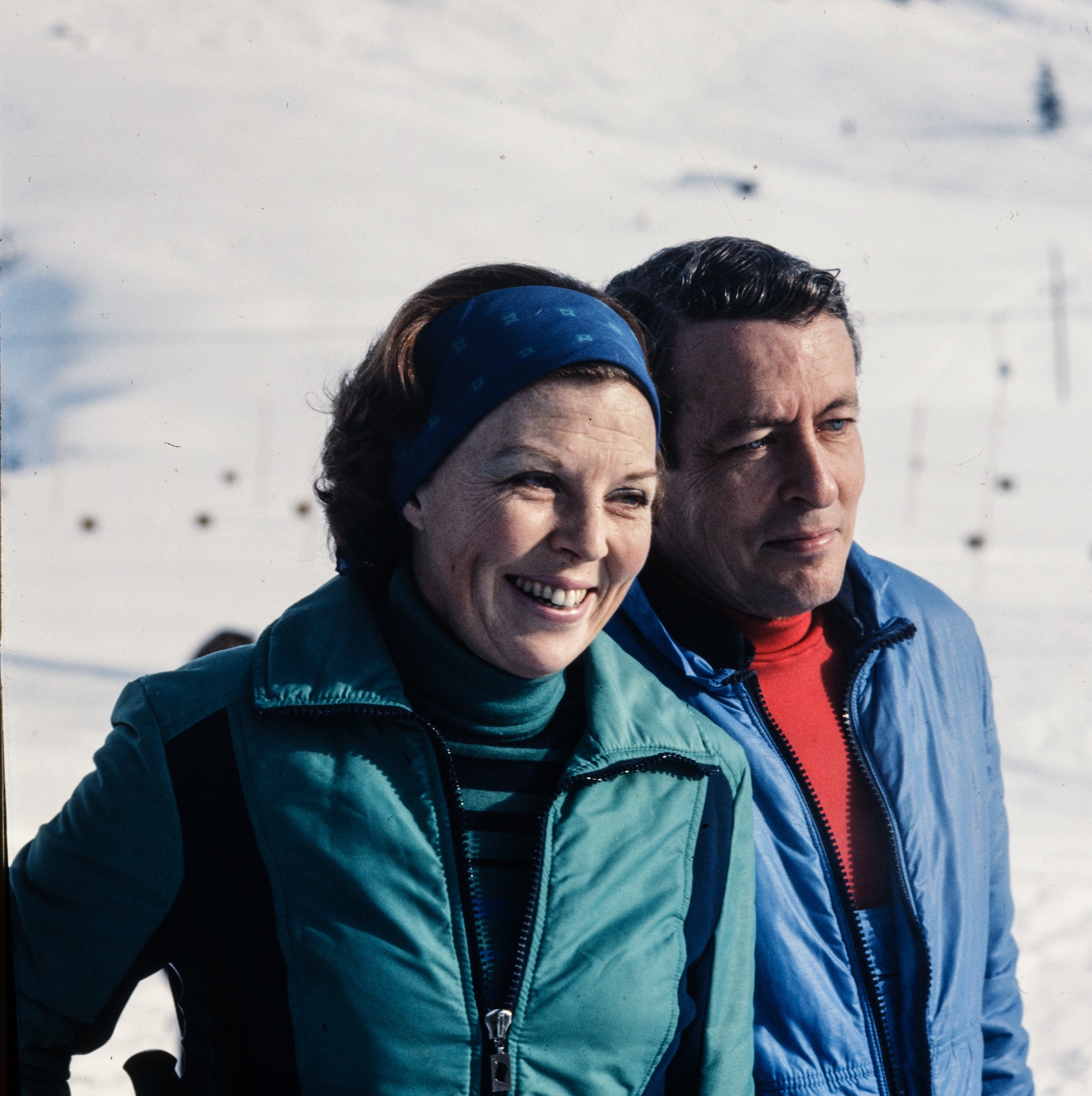 Prinses Beatrix en haar man prins Claus op de piste