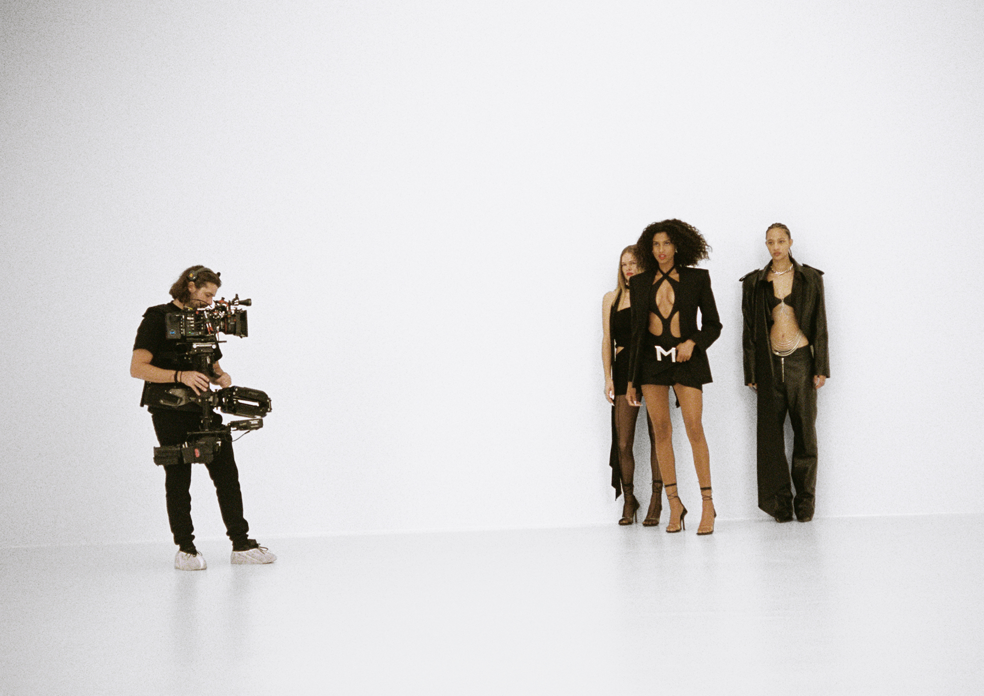 Achter de schermen bij de campagne voor H&M x Mugler