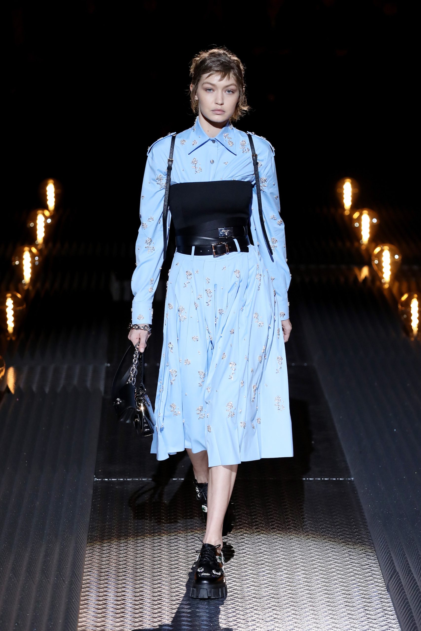 De beste catwalkmomenten van Gigi Hadid: Prada herfst/winter 2019