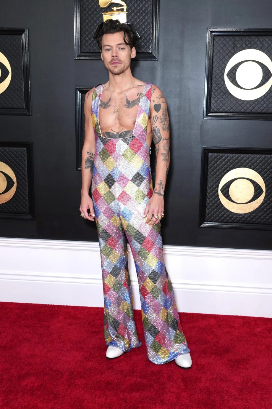 harry-styles-blijft-de-koning-van-de-jumpsuits-zo-bewijst-hij-bij-de-grammy-awards-241104