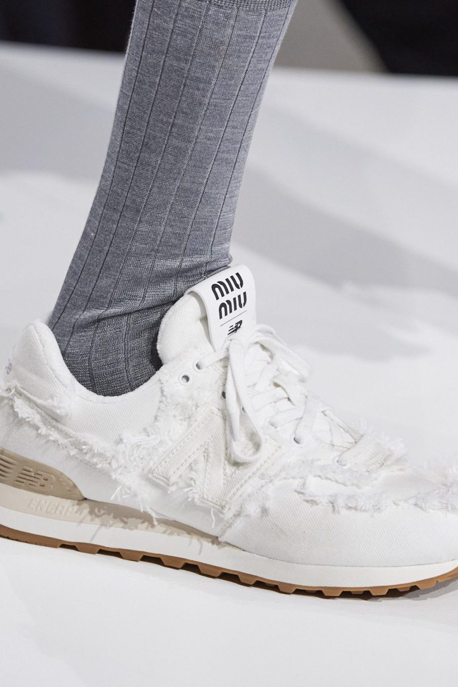 de-miu-miu-x-new-balance-sneakers-zijn-terug-243435