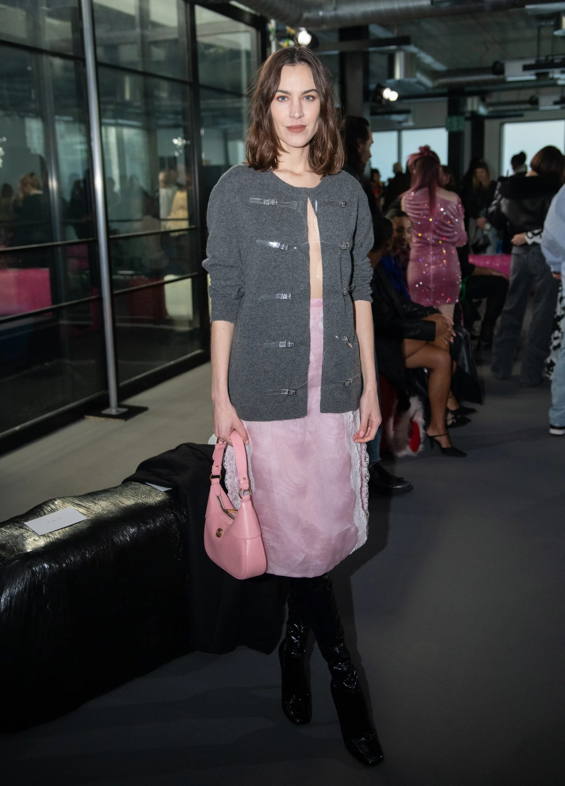 Alexa Chung bij Christopher Kane tijdens London Fashion Week